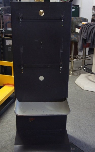 Automatenständer schwarz mit grauerAblage